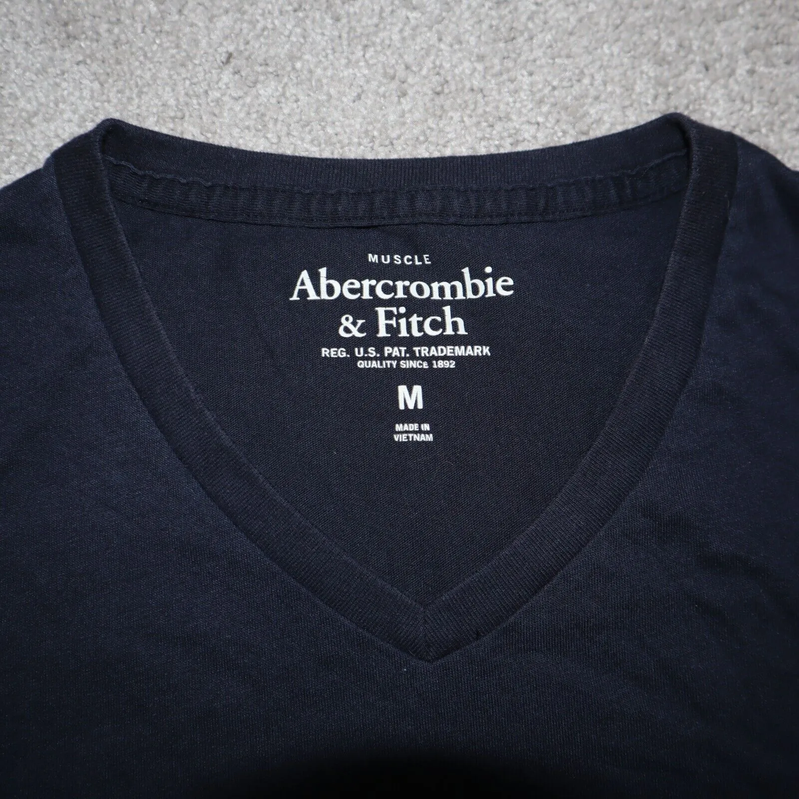 Abercrombie & Fitch Mens V Neck T Shirt Short Sleeves Logo Navy Blue Size Medium