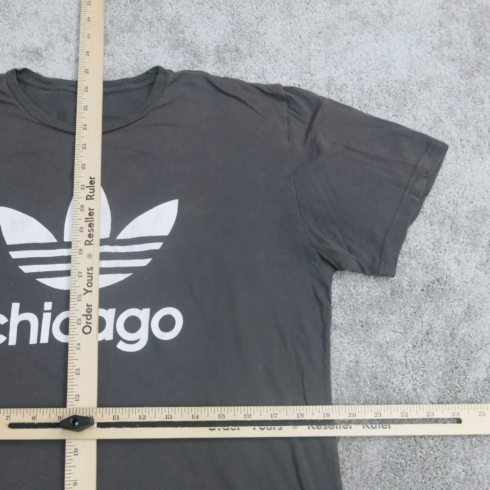 Adidas Chicago Mens Pullover T Shirt Crew Neck Short Sleeve Gray Size Medium