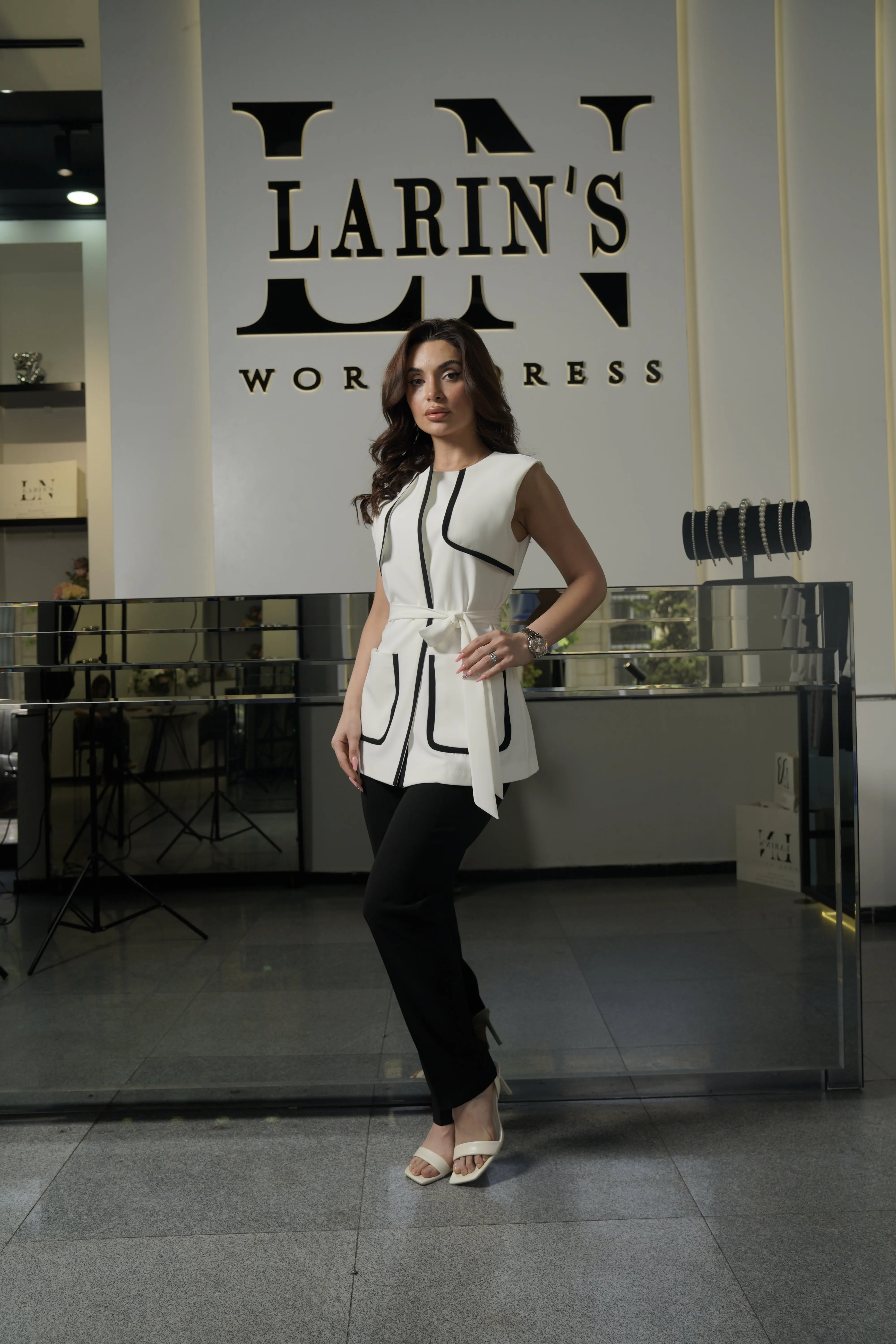 Chic Sleeveless White Top with Black Piping and Belt