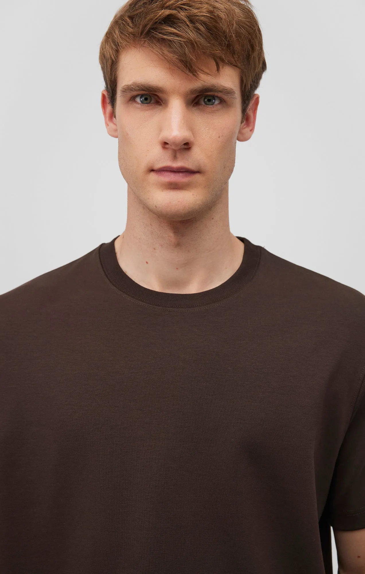 SHORT SLEEVE CREW NECK T-SHIRT IN CHOCOLATE TORTE