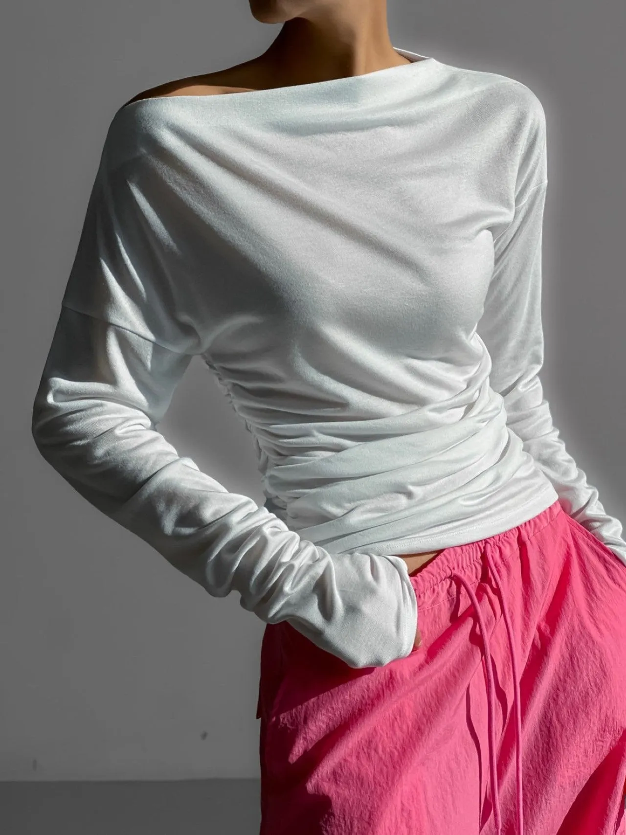 SIDE SHIRRED DRAPED BOATNECK TOP