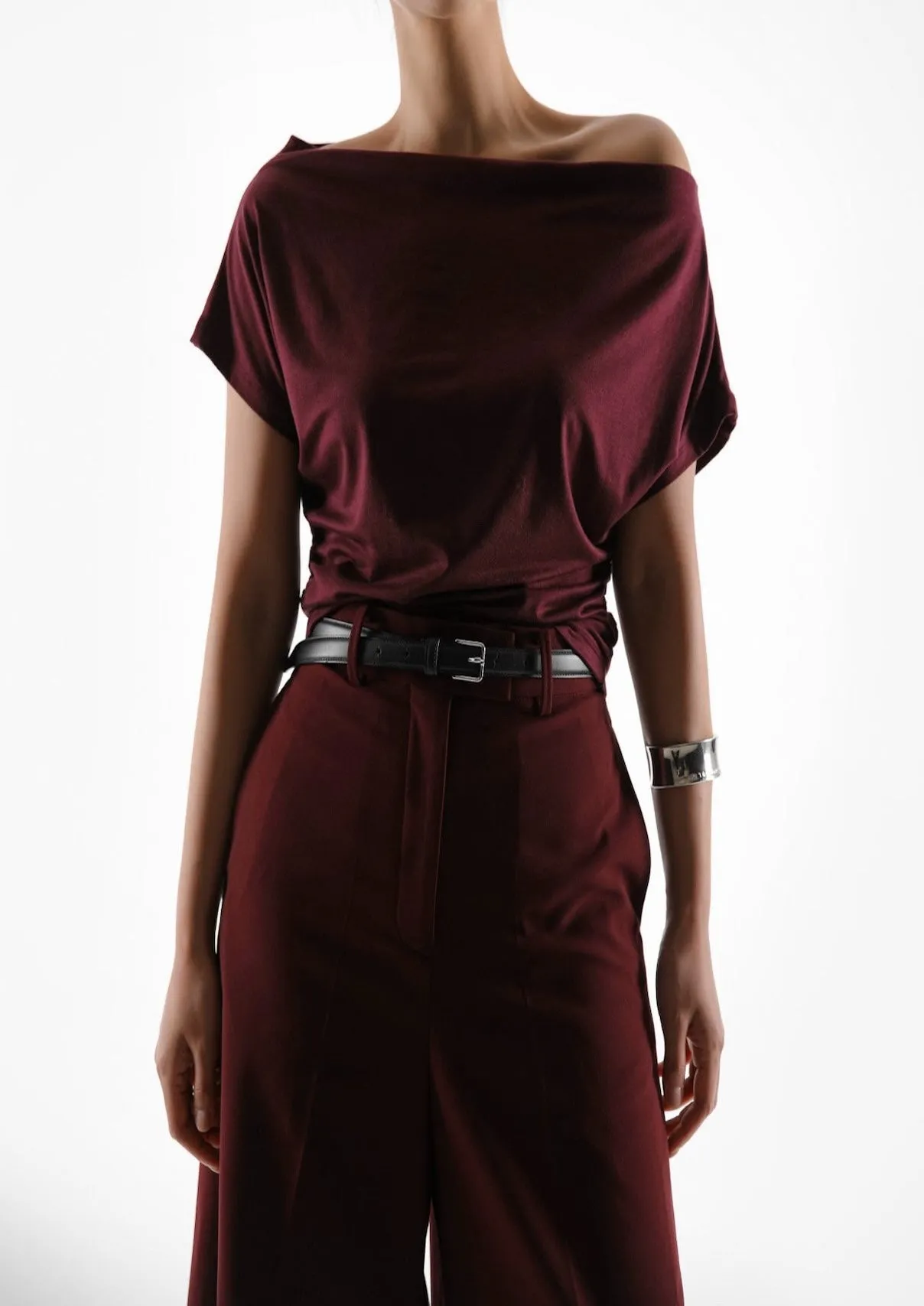 SIDE SHIRRED DRAPED BOATNECK TOP